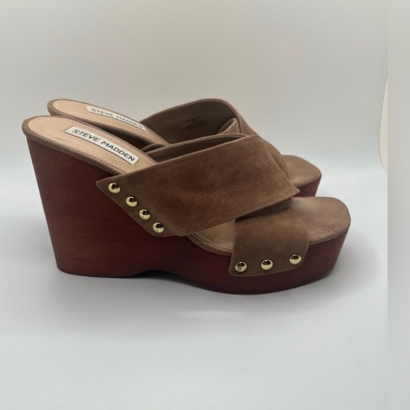 Steve Madden Shoes - Steve Madden Women”s Emiko Clog Wedge Sandals in Taupe Suede Size 7.5 M